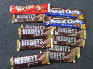lot 263 image: 12 Assorted Candy Bars...