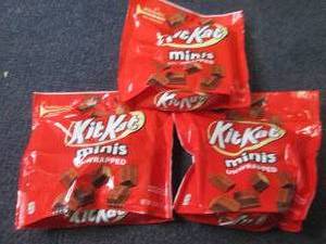 lot 269 image: 3- 7.6 oz KitKat Minis...