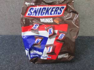 lot 328 image: 35.6 oz Snickers Minis...