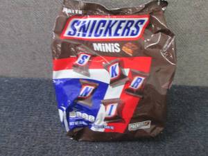 lot 329 image: 35.6 oz Snickers Minis...