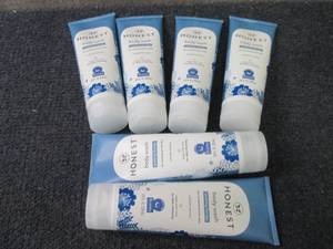 lot 398 image: 6- 8 oz Honest Soothing Therapy Bod...