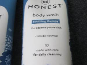 lot 399 image: 6- 8 oz Honest Soothing Therapy Bod...