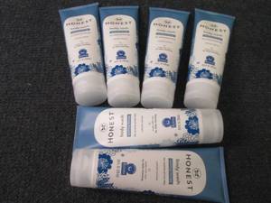 lot 400 image: 6- 8 oz Honest Soothing Therapy Bod...
