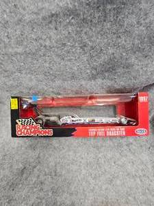 lot 22 image: 1997 NHRA 124 Scale Racing Champions Top Fuel Dragster