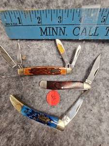 lot 46 image: Lot of 4 Folding Knives, Like New