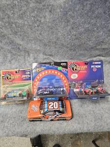 lot 76 image: Winners Circle Nascar Collection