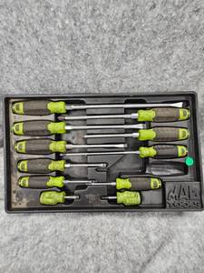 lot 119 image: MAC Screwdriver Set, Complete minus 1 Phillips tip