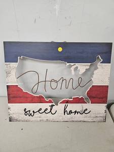lot 124 image: Home Sweet Home Wall Decor