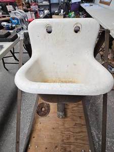 lot 131 image: Vintage Cast Iron Mop Sink, Porcelain, 30x21, nice
