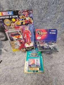 lot 133 image: Nascar Collectibles