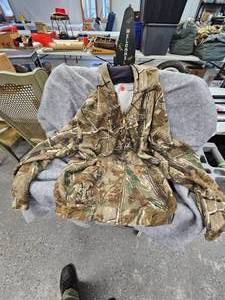 lot 186 image: Carthart Xl Camo Sweatshirt Zip Up