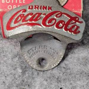 lot 171 image: Vintage Coca Cola Bottler Opener, Like New in Box