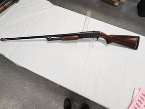lot 300 image: Ithica 37 Feather Light 16ga Shotgun