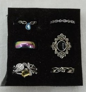 lot 8 image: Jewelry