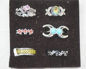 lot 10 image: Jewelry