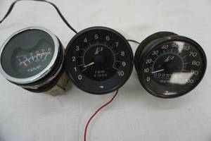 lot 63 image: vintage Polaris gauges