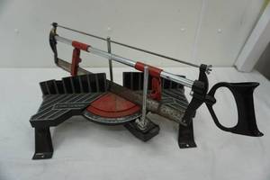 lot 88 image: Craftsman Miter Box & Saw