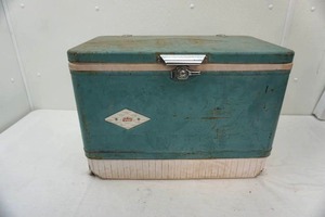 lot 96 image: Vintage Coleman Cooler