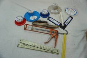 lot 128 image: Painting supplies