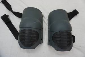 lot 131 image: True Flex Knee pads