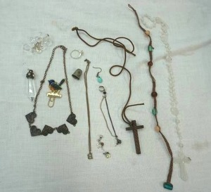 lot 146 image: jewelry lot