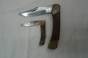 lot 148 image: folding pocket knives