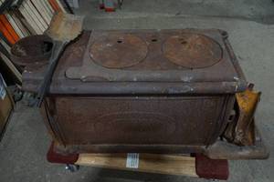 lot 180 image: vintage cast iron wood stove