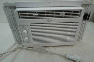lot 257 image: Midea air conditioner