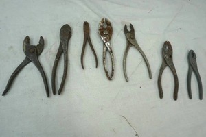 lot 277 image: pliers lot