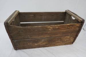 lot 286 image: vintageantique wooden box