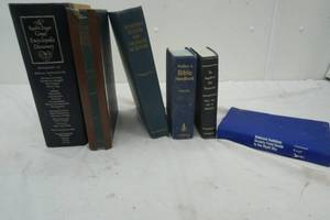 lot 293 image: Book lot National Audubon Society Field Guide to the Night Sky