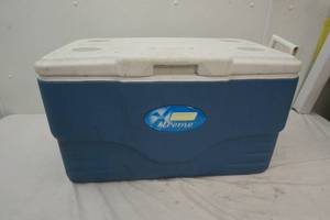 lot 294 image: Coleman Xtreme Cooler