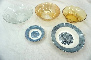 lot 318 image: glass serving bowls