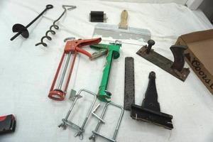 lot 322 image: hardware lot