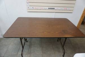 lot 324 image: Large Folding Table