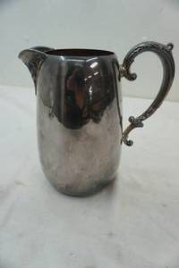 lot 333 image: Vintage Silverplate 917 Water Pitcher with Ice Lip