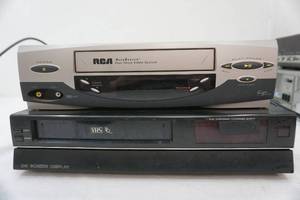 lot 343 image: 2 VHS players