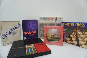 lot 350 image: Puzzle & Game Lot