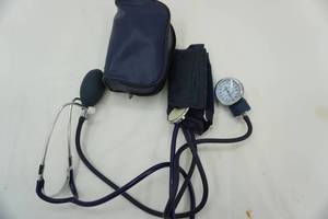 lot 357 image: blood pressure cuff & stethoscope