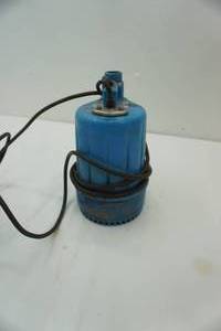 lot 358 image: Submersible Pump - Chicago Electric Power Tools