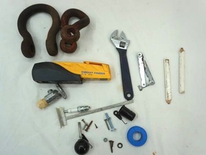lot 365 image: hand tools & hardware lot