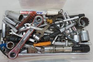lot 423 image: sockets, wrenches, bits, extensions