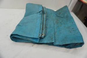 lot 427 image: blue tarp size unknown