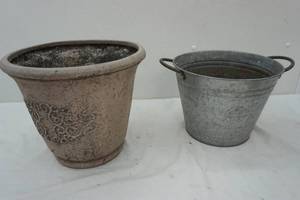 lot 438 image: flower pots