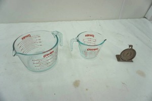 lot 443 image: Pyrex measuring bowls & refrigerator thermometer