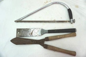 lot 461 image: bow saw, brush saw & hedge trimmer