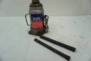 lot 470 image: 20 ton bottle jack