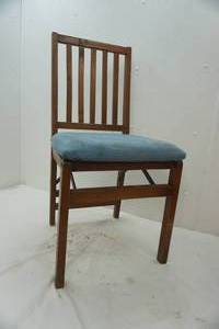 lot 478 image: padded wooden folding chair