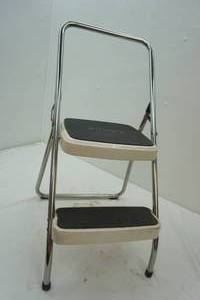 lot 483 image: Cosco folding step ladder