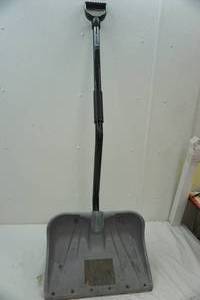 lot 490 image: back saver snow shovel
